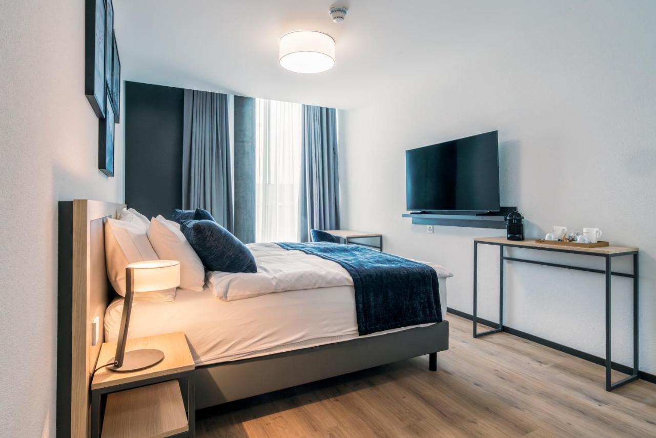 Yparc Hotel Ивердон ле Бен Екстериор снимка